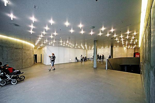 Светодиодная подсветка потолка и потолочных ниш в коридорах