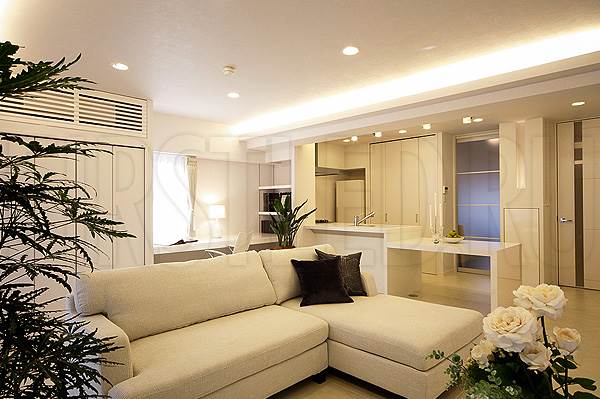 Светодиодная подсветка потолка и потолочных ниш в гостиной