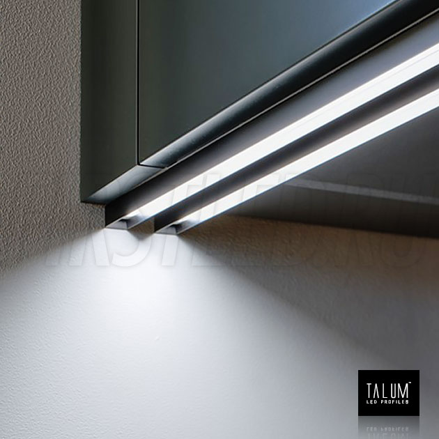 Накладной алюминиевый профиль TALUM HIDE W16.15 BLACK (черный) в подсветке на кухне