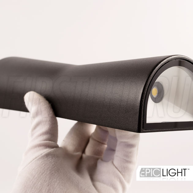 Классический черный корпус из алюминия и закаленного стекла — светильник WALL TWIN